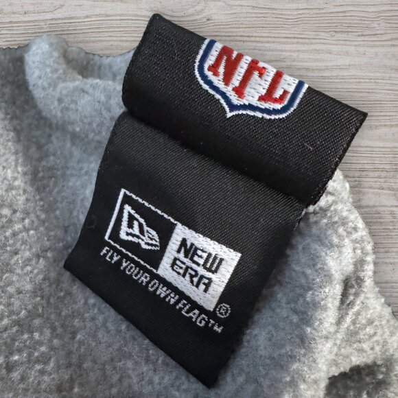 Philadelphia Eagles New Era NFL Pom Pom Beanie Knit Hat - Picture 4 of 5